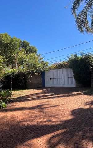 Casa à venda com 675m², 4 quartos e 6 vagas