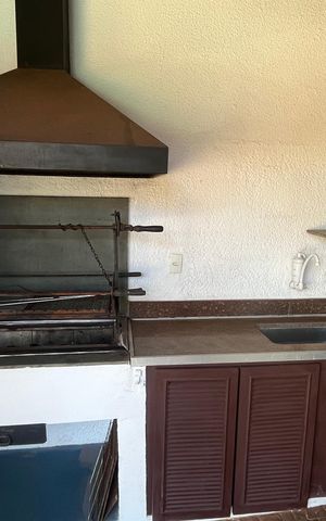 Casa à venda com 675m², 4 quartos e 6 vagas