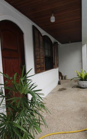 Casa à venda com 360m², 3 quartos e 4 vagasVaranda e Quintal frente