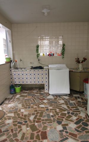 Casa à venda com 360m², 3 quartos e 4 vagasCozinha e Área de Serviço