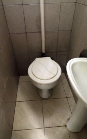 Casa à venda com 360m², 3 quartos e 4 vagasBanheiro de serviço