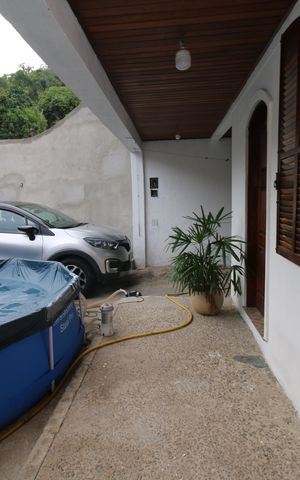 Casa à venda com 360m², 3 quartos e 4 vagasVaranda e Quintal frente