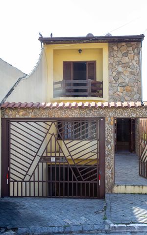 Casa para alugar com 180m², 3 quartos e 4 vagasFachada