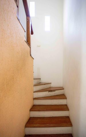 Casa para alugar com 180m², 3 quartos e 4 vagasEscada
