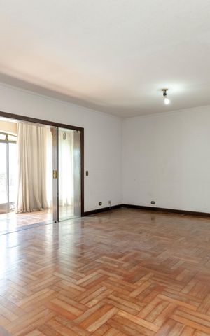 Casa à venda com 550m², 5 quartos e 4 vagasSala