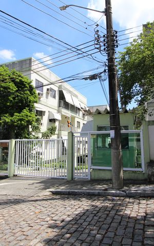 Apartamento à venda com 97m², 4 quartos e 2 vagasFachada