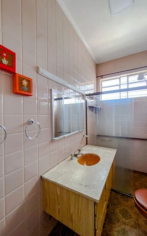 Casa à venda com 300m², 3 quartos e 2 vagasBanheiro