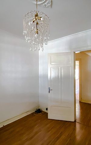 Casa à venda com 300m², 3 quartos e 2 vagasSala