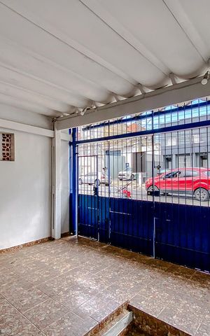 Casa à venda com 300m², 3 quartos e 2 vagasGaragem