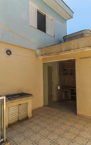 Casa à venda com 253m², 3 quartos e 2 vagas Casa à venda com 253m², 3 quartos e 2 vagasÁrea de Serviço 1