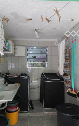 Casa à venda com 253m², 3 quartos e 2 vagas Casa à venda com 253m², 3 quartos e 2 vagasÁrea de Serviço 2