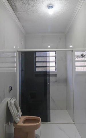 Casa à venda com 253m², 3 quartos e 2 vagas Casa à venda com 253m², 3 quartos e 2 vagasBanheiro 1