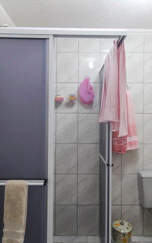 Casa à venda com 253m², 3 quartos e 2 vagas Casa à venda com 253m², 3 quartos e 2 vagasBanheiro 2