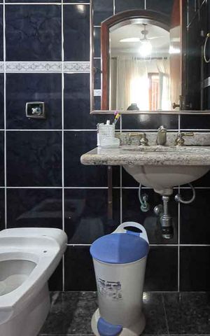 Casa à venda com 450m², 3 quartos e 8 vagasBanheiro da Suíte