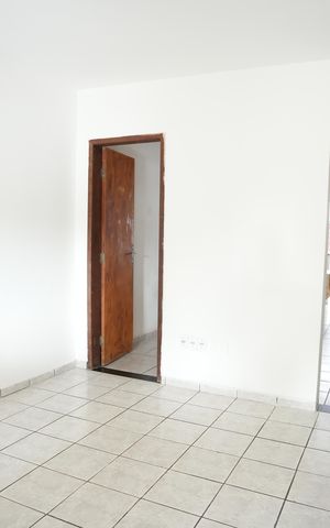 Casa de condomínio para alugar com 80m², 4 quartos e 1 vagaSala