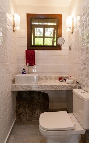 Casa de condomínio à venda com 343m², 5 quartos e 2 vagasLavabo