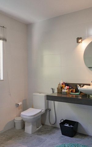 Casa de condomínio à venda com 343m², 5 quartos e 2 vagasBanheiro da Suíte 1