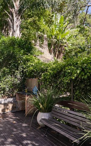 Casa de condomínio à venda com 343m², 5 quartos e 2 vagasQuintal