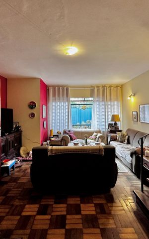 Casa à venda com 128m², 3 quartos e 1 vaga Casa à venda com 128m², 3 quartos e 1 vagaSala