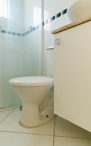 Casa de condomínio à venda com 100m², 3 quartos e 2 vagas Casa de condomínio à venda com 100m², 3 quartos e 2 vagasBanheiro da Suíte