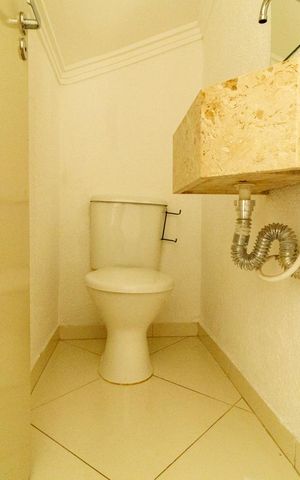 Casa de condomínio à venda com 100m², 3 quartos e 2 vagas Casa de condomínio à venda com 100m², 3 quartos e 2 vagasLavabo