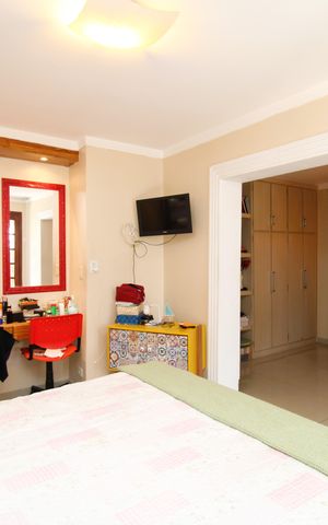 Casa à venda com 300m², 2 quartos e 3 vagasSuíte
