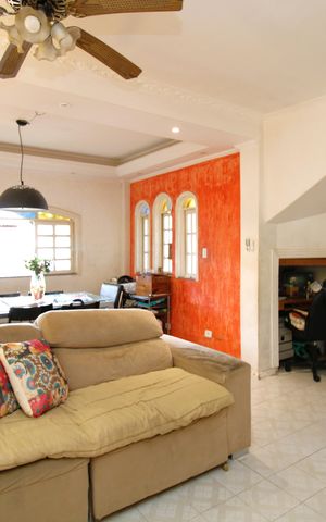 Casa à venda com 300m², 2 quartos e 3 vagasSala