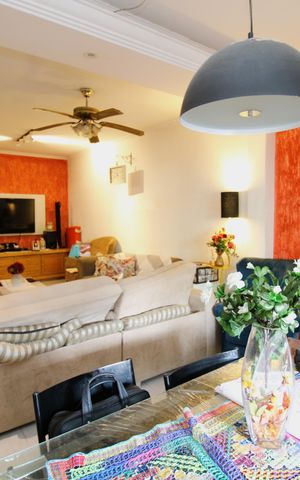 Casa à venda com 300m², 2 quartos e 3 vagasSala