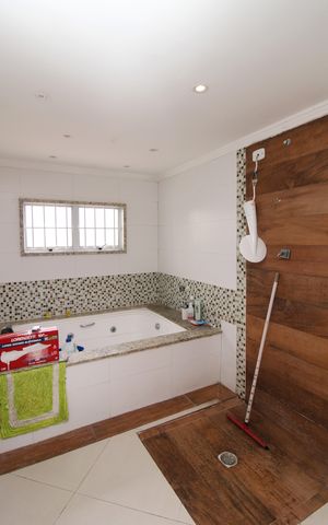 Casa à venda com 300m², 2 quartos e 3 vagasBanheiro da Suíte