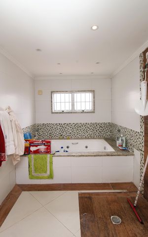 Casa à venda com 300m², 2 quartos e 3 vagasBanheiro da Suíte