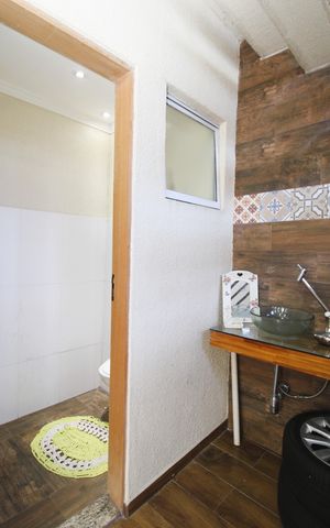 Casa à venda com 300m², 2 quartos e 3 vagasBanheiro de serviço