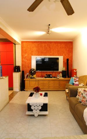 Casa à venda com 300m², 2 quartos e 3 vagasSala