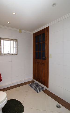 Casa à venda com 300m², 2 quartos e 3 vagasBanheiro da Suíte