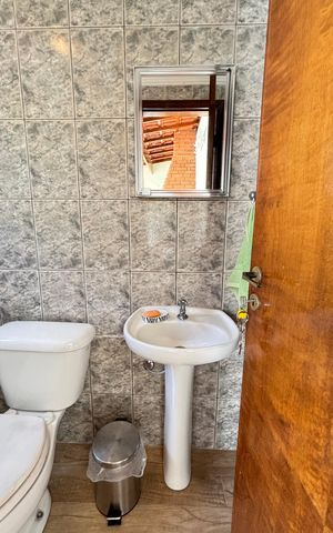 Casa à venda com 200m², 3 quartos e 3 vagas Casa à venda com 200m², 3 quartos e 3 vagasChurrasqueira - Banheiro