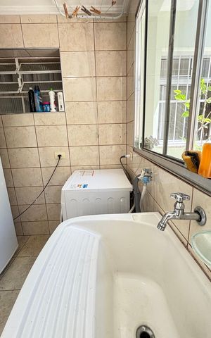 Casa à venda com 200m², 3 quartos e 3 vagas Casa à venda com 200m², 3 quartos e 3 vagasÁrea de Serviço