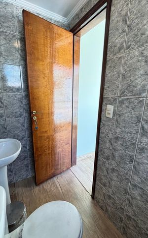 Casa à venda com 200m², 3 quartos e 3 vagas Casa à venda com 200m², 3 quartos e 3 vagasChurrasqueira - Banheiro