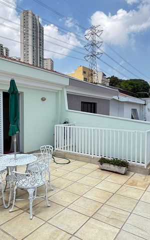 Casa à venda com 200m², 3 quartos e 3 vagas Casa à venda com 200m², 3 quartos e 3 vagasVaranda da Suíte