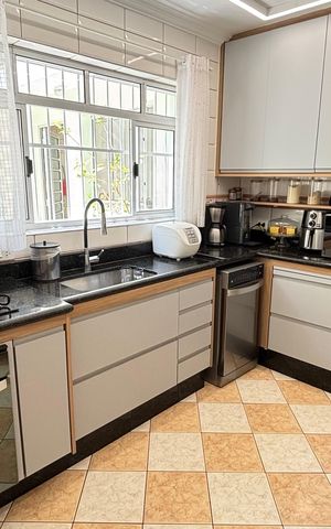 Casa à venda com 200m², 3 quartos e 3 vagas Casa à venda com 200m², 3 quartos e 3 vagasCozinha