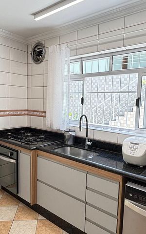 Casa à venda com 200m², 3 quartos e 3 vagas Casa à venda com 200m², 3 quartos e 3 vagasCozinha