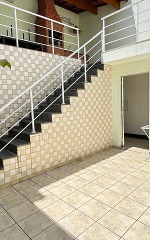 Casa à venda com 200m², 3 quartos e 3 vagas Casa à venda com 200m², 3 quartos e 3 vagasQuintal