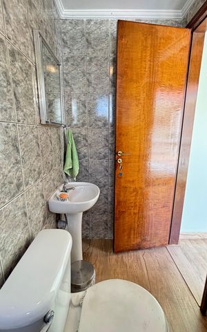 Casa à venda com 200m², 3 quartos e 3 vagas Casa à venda com 200m², 3 quartos e 3 vagasChurrasqueira - Banheiro