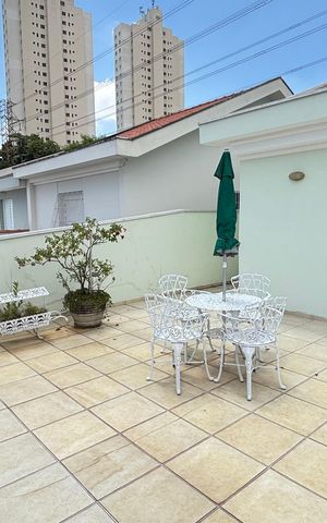 Casa à venda com 200m², 3 quartos e 3 vagas Casa à venda com 200m², 3 quartos e 3 vagasVaranda da Suíte