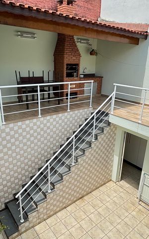 Casa à venda com 200m², 3 quartos e 3 vagas Casa à venda com 200m², 3 quartos e 3 vagasVaranda da Suíte