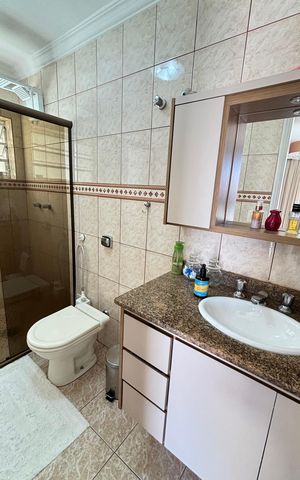 Casa à venda com 200m², 3 quartos e 3 vagas Casa à venda com 200m², 3 quartos e 3 vagasBanheiro da Suíte