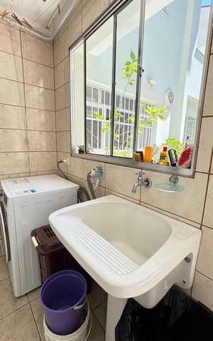 Casa à venda com 200m², 3 quartos e 3 vagas Casa à venda com 200m², 3 quartos e 3 vagasÁrea de Serviço