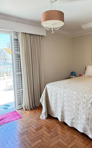 Casa à venda com 200m², 3 quartos e 3 vagas Casa à venda com 200m², 3 quartos e 3 vagasSuite