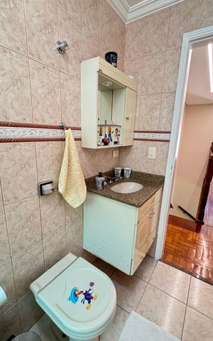 Casa à venda com 200m², 3 quartos e 3 vagas Casa à venda com 200m², 3 quartos e 3 vagasBanheiro