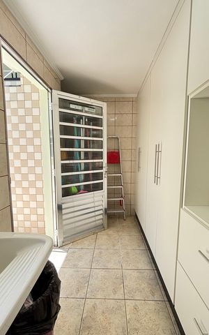 Casa à venda com 200m², 3 quartos e 3 vagas Casa à venda com 200m², 3 quartos e 3 vagasÁrea de Serviço