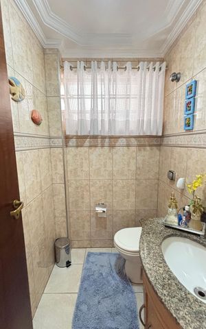 Casa à venda com 200m², 3 quartos e 3 vagas Casa à venda com 200m², 3 quartos e 3 vagasLavabo