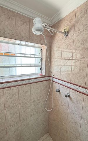 Casa à venda com 200m², 3 quartos e 3 vagas Casa à venda com 200m², 3 quartos e 3 vagasBanheiro